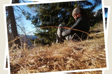 Luisa Capellino seduta in una radura nel bosco - immagine per l'articolo perché artigiana forestale